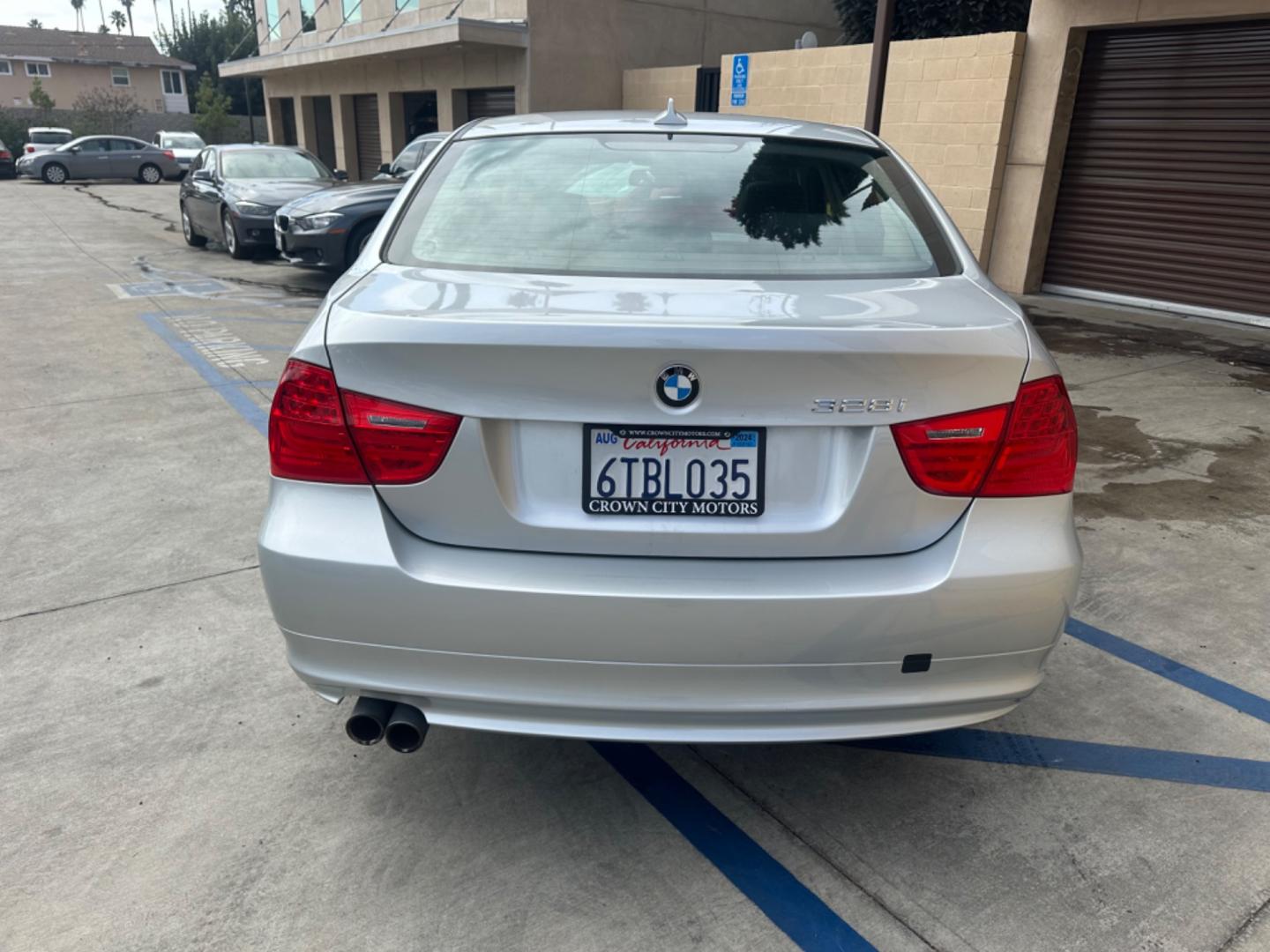 2011 Silver /Black BMW 3-Series Letther (WBAPH5G50BN) with an 6 Cylinder engine, Automatic transmission, located at 30 S. Berkeley Avenue, Pasadena, CA, 91107, (626) 248-7567, 34.145447, -118.109398 - Looking for a dependable, stylish ride in Pasadena, CA, but struggling with bad credit? Look no further than this stunning 2011 BMW 3-Series 328i SA SULEV available at our dealership. We understand the challenges of securing auto financing with less than perfect credit, which is why we offer in-hous - Photo#4